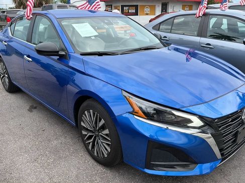 Used 2025 Nissan Altima 2.5 SV FWD image 3