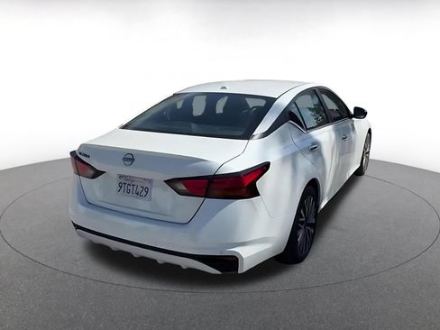 Used 2025 Nissan Altima 2.5 SV FWD image 13