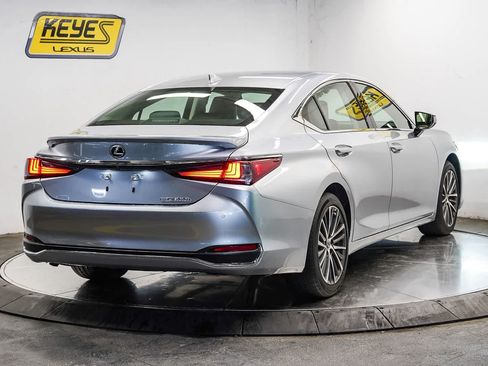 Used 2025 Lexus ES 300h w/ Premium Package FWD image 4