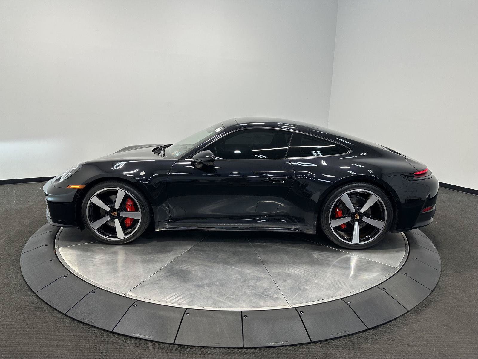 Certified 2025 Porsche 911 Carrera w/ Premium Package RWD image 2