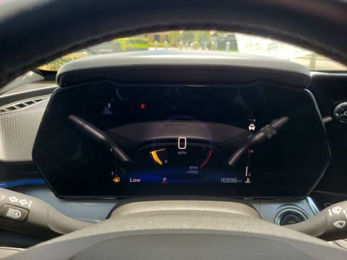 Used 2025 Chevrolet Trax LT w/ Driver Confidence Package FWD image 19