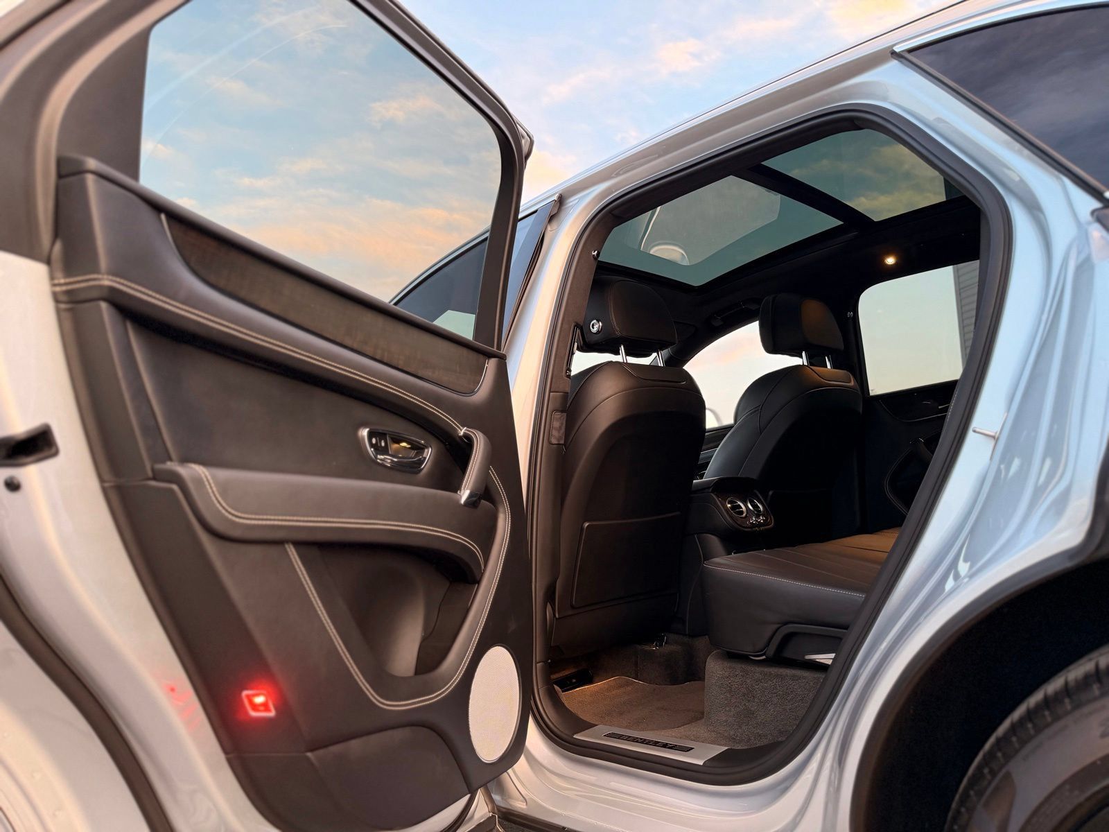 Used 2019 Bentley Bentayga AWD/4WD image 20