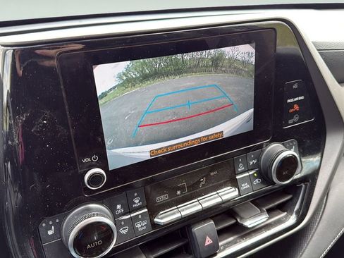 Used 2023 Toyota Highlander XLE AWD/4WD image 31