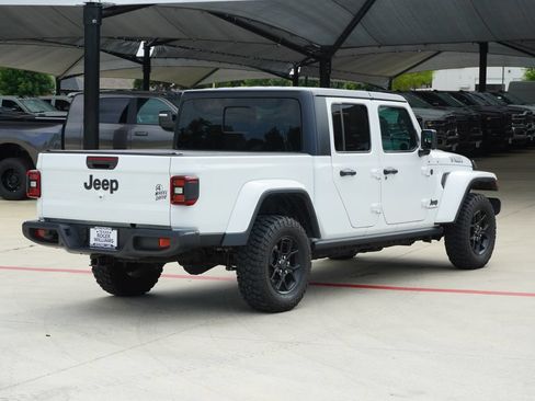 Used 2025 Jeep Gladiator Sport AWD/4WD image 5