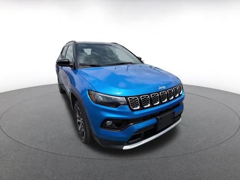 Used 2025 Jeep Compass Limited AWD/4WD image 2