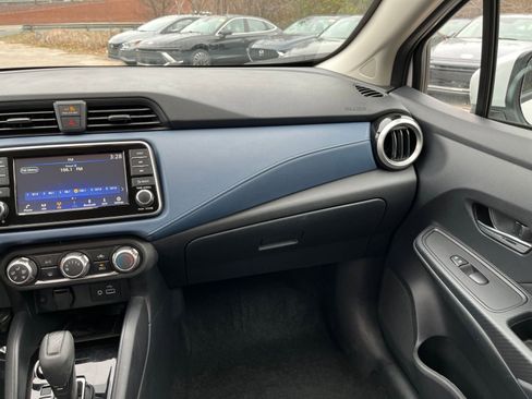 Used 2025 Nissan Versa SV image 33