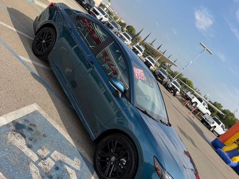 Used 2025 Toyota Camry SE FWD image 3