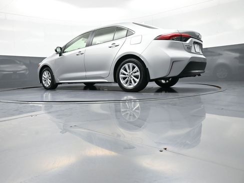 Used 2025 Toyota Corolla XLE image 31