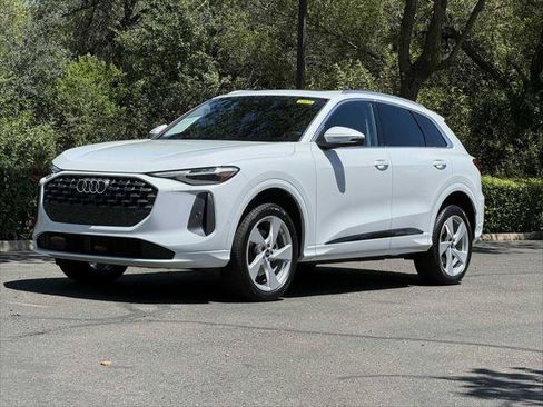 Certified 2025 Audi Q5 Premium Plus w/ Premium Plus AWD/4WD image 9