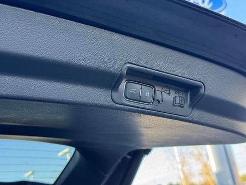 Certified 2022 Ford Explorer XLT w/ Equipment Group 202A AWD/4WD image 43