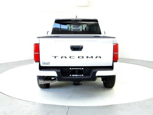 Used 2025 Toyota Tacoma SR5 AWD/4WD image 5
