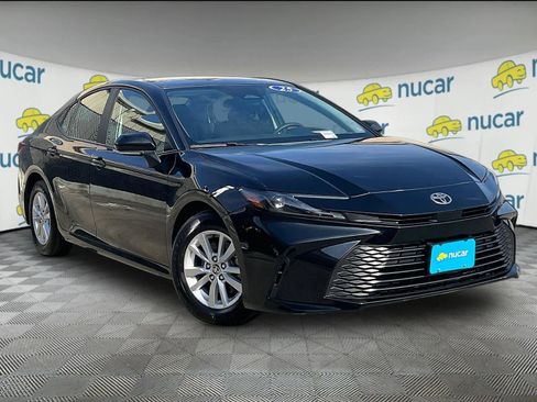 Certified 2025 Toyota Camry LE image 1