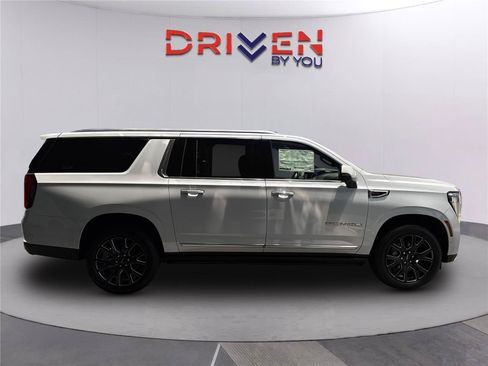 New 2026 GMC Yukon XL Denali w/ Sun & Power Step Package RWD image 3