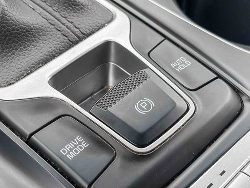 Used 2024 Kia Carnival LX image 33