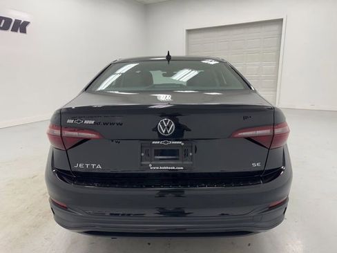 Used 2024 Volkswagen Jetta SE FWD image 6