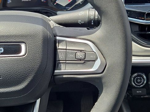 Used 2025 Jeep Compass Limited AWD/4WD image 19