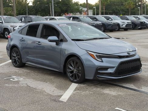 Used 2025 Toyota Corolla SE FWD image 3
