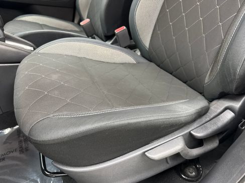 Used 2018 Nissan Kicks S FWD image 33