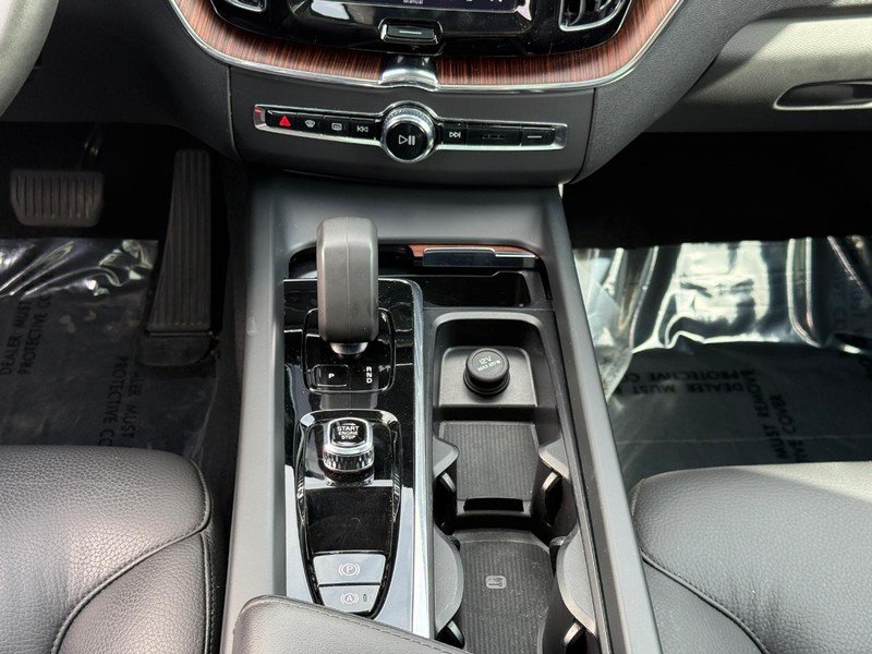 Certified 2024 Volvo XC60 B5 Plus w/ Protection Package Premier AWD/4WD image 15