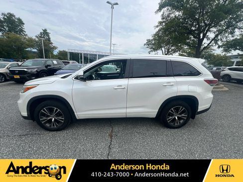 Used 2016 Toyota Highlander XLE AWD/4WD image 1