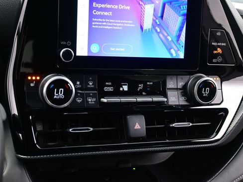 Used 2024 Toyota Highlander XSE AWD/4WD image 23