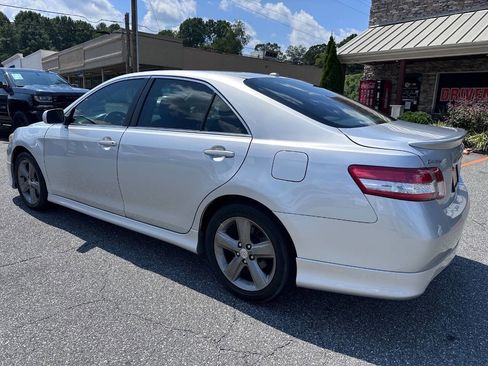 Used 2011 Toyota Camry SE image 9
