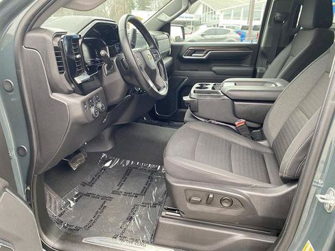 Used 2025 Chevrolet Silverado 1500 LT AWD/4WD image 37