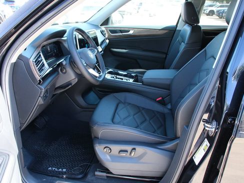 Certified 2026 Volkswagen Atlas SE FWD image 10