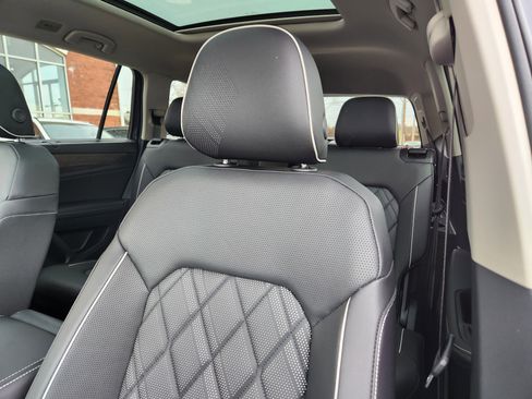 Used 2026 Volkswagen Atlas SEL Premium R-Line image 11