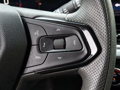 Used 2025 Chevrolet Trax LT FWD image 22