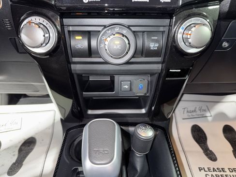 Used 2022 Toyota 4Runner TRD Off-Road Premium w/ TRD Black Wheel Package (TMS) image 27