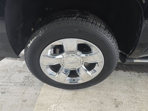 Used 2015 Chevrolet Suburban LTZ image 8