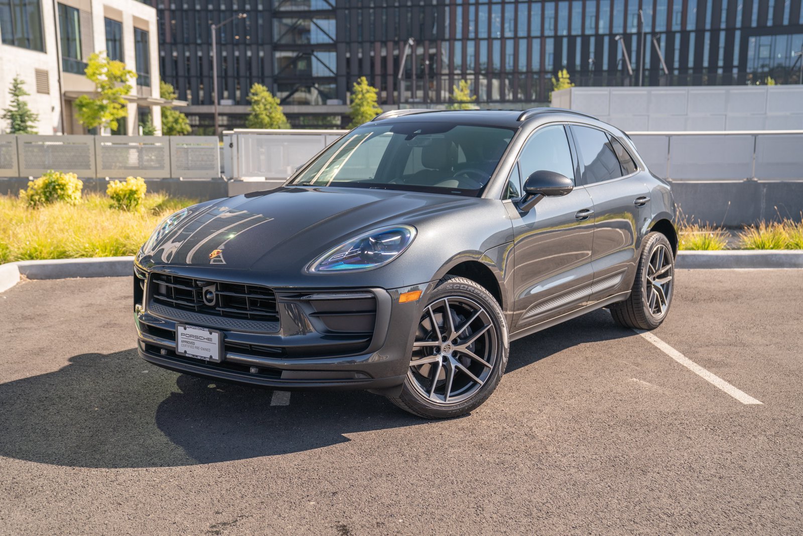 Certified 2026 Porsche Macan AWD/4WD image 1