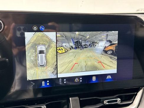 New 2026 Chevrolet Equinox LT w/ Safety and Technology Package FWD image 17
