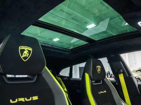 Used 2024 Lamborghini Urus Performante AWD/4WD image 32