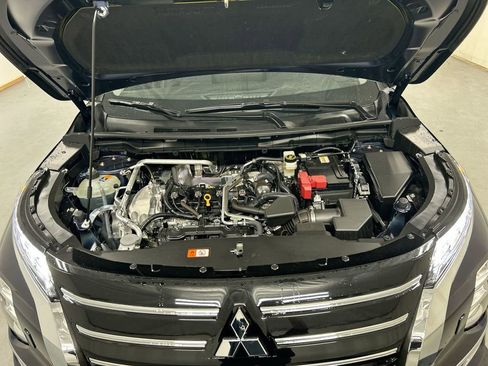 New 2025 Mitsubishi Outlander SE image 10