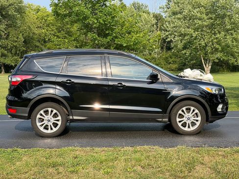 Used 2018 Ford Escape SE FWD image 4