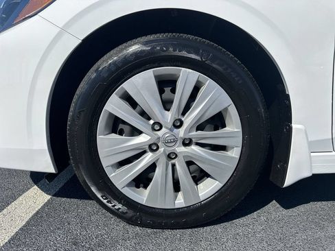 Used 2024 Nissan Sentra S FWD image 16