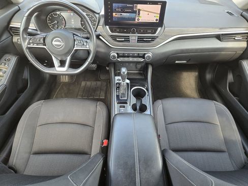 Used 2024 Nissan Altima 2.5 SV w/ SV Premium Package FWD image 5