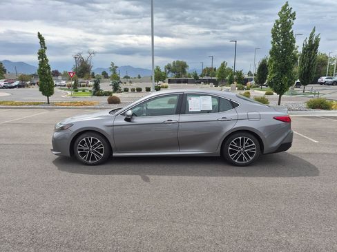 Used 2025 Toyota Camry XLE FWD image 9