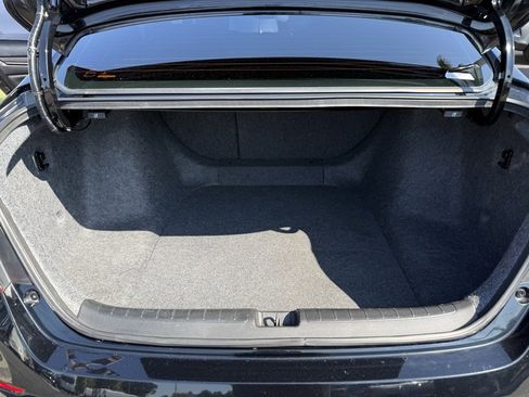 Used 2018 Honda Accord Touring image 19