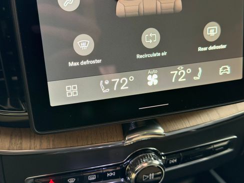 New 2026 Volvo XC60 B5 Plus w/ Protection Package Premier image 17