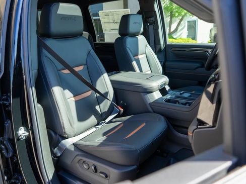 New 2026 GMC Sierra 3500 AT4 w/ AT4 Premium Plus Package AWD/4WD image 9