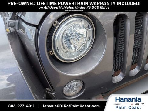 Used 2017 Jeep Wrangler Unlimited Sahara w/ Connectivity Group AWD/4WD image 9