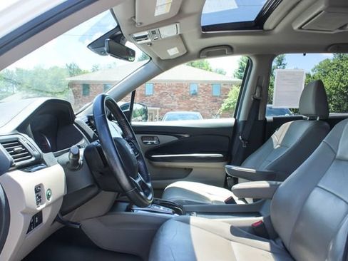 Used 2019 Honda Pilot Touring image 14