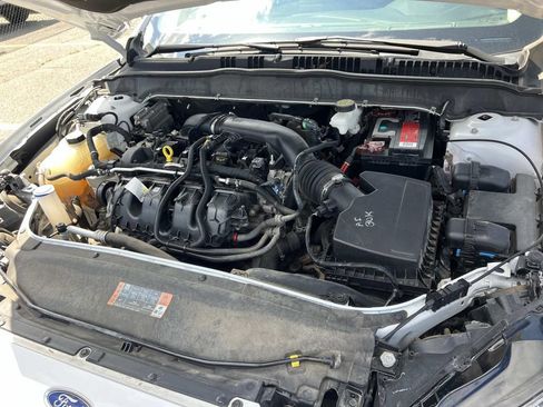 Used 2020 Ford Fusion SE AWD/4WD image 9