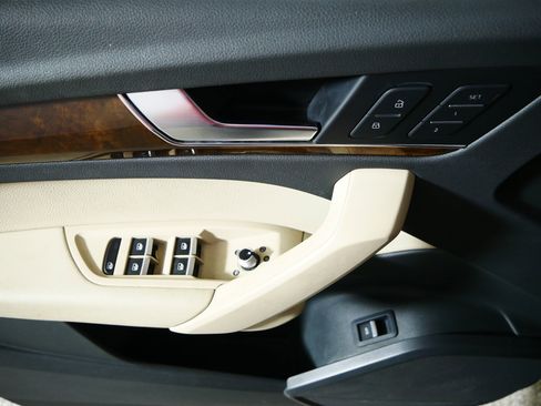 Used 2018 Audi Q5 2.0T Premium Plus w/ Premium Plus Package image 19