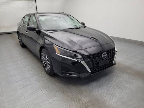 Used 2023 Nissan Altima 2.5 SV w/ SV Premium Package image 13