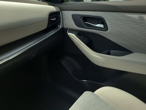 Certified 2023 Nissan Rogue SV FWD image 21