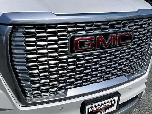 Used 2022 GMC Yukon XL Denali w/ Advanced Technology Package AWD/4WD image 32
